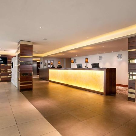 Отель Hilton London Olympia Экстерьер фото