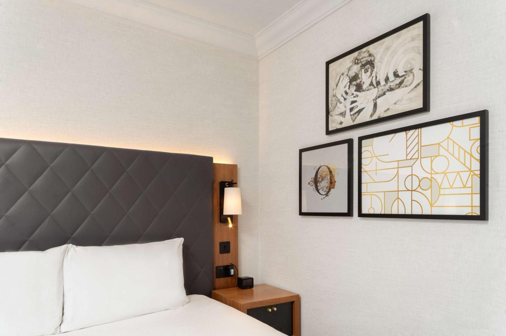 Отель Hilton London Olympia Экстерьер фото
