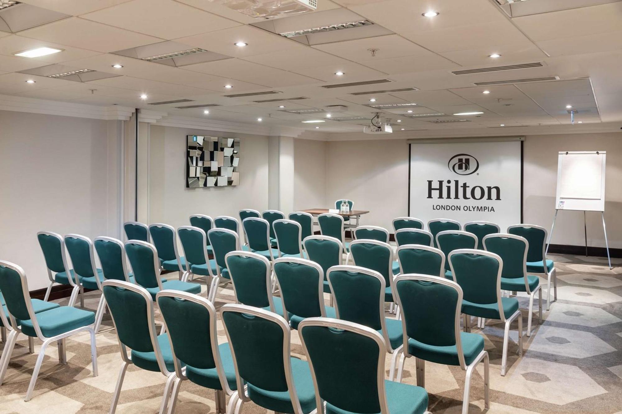 Отель Hilton London Olympia Экстерьер фото
