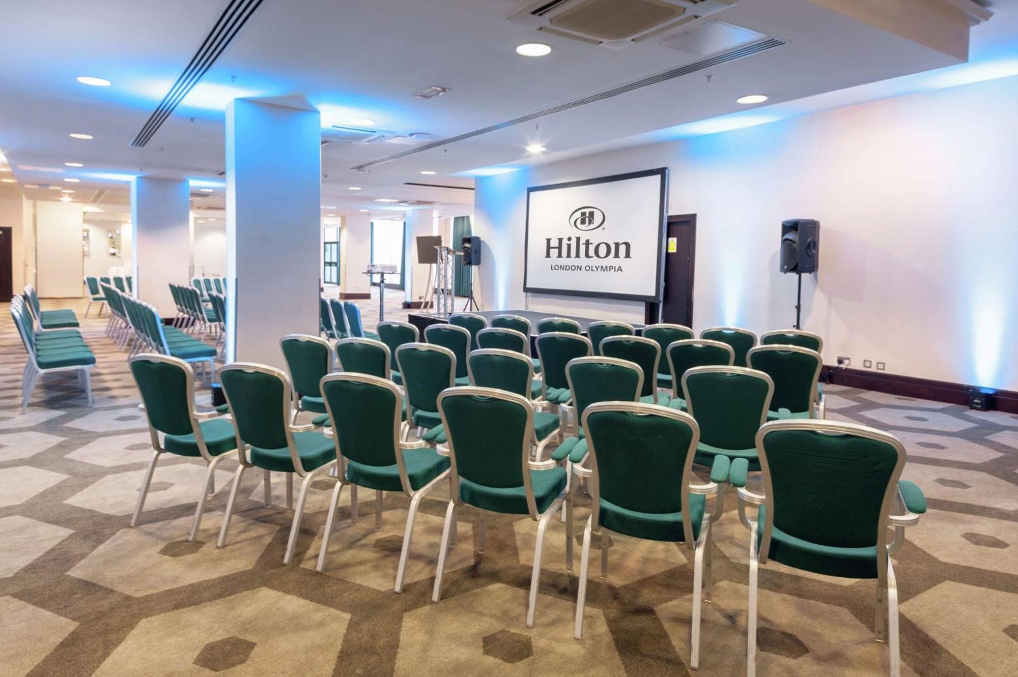 Отель Hilton London Olympia Экстерьер фото