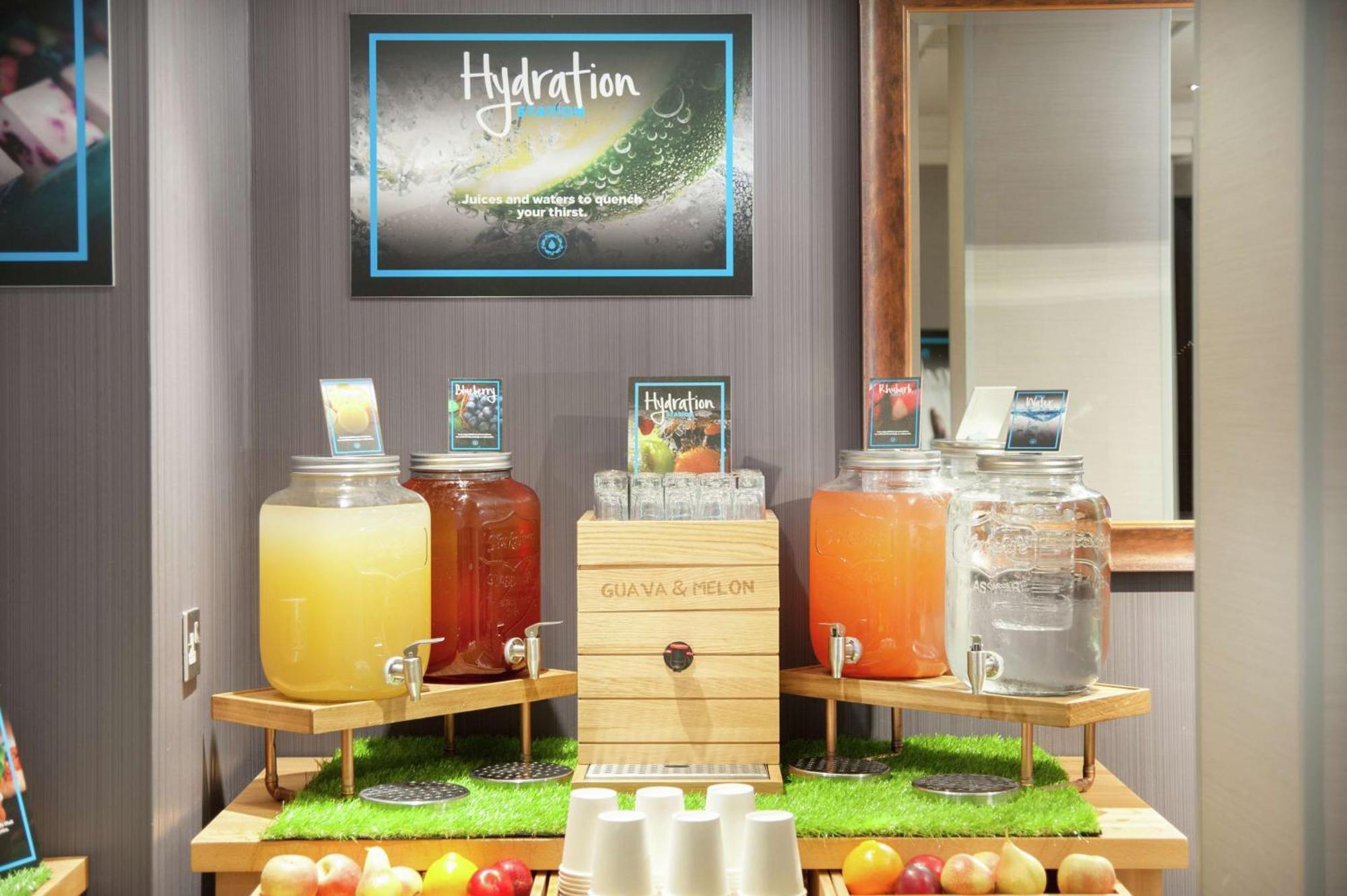 Отель Hilton London Olympia Экстерьер фото