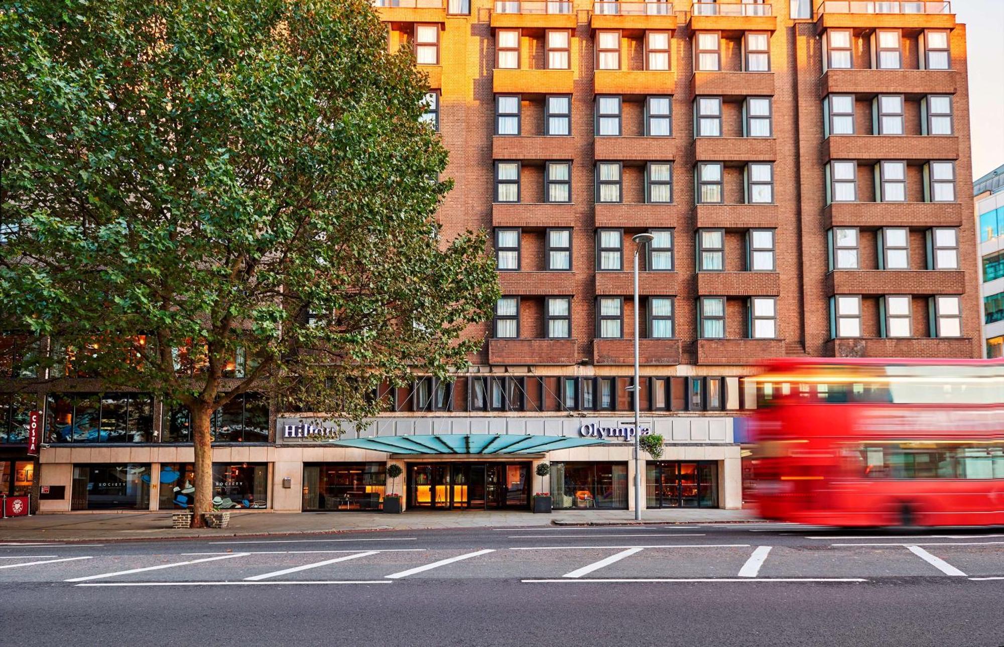 Отель Hilton London Olympia Экстерьер фото